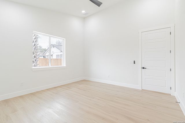 915 Saint James, San Antonio, TX 78202