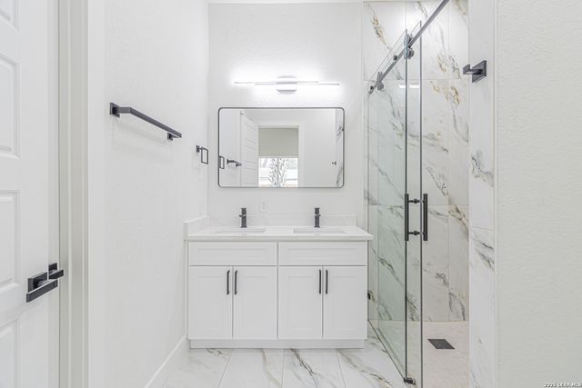 915 Saint James, San Antonio, TX 78202