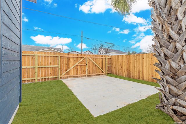 915 Saint James, San Antonio, TX 78202