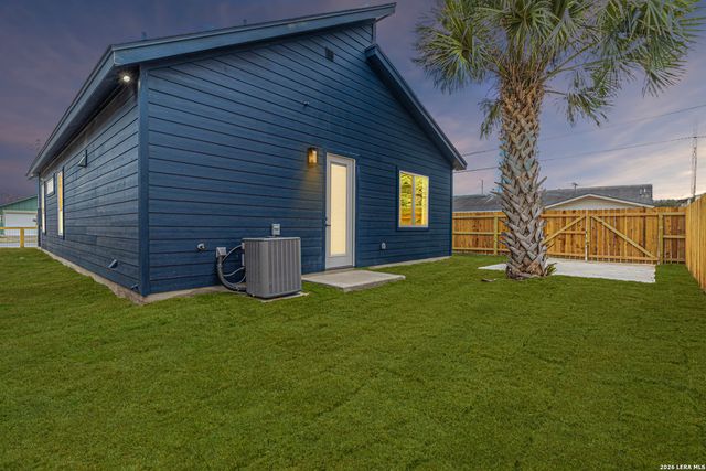 915 Saint James, San Antonio, TX 78202