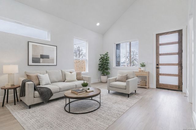 915 Saint James, San Antonio, TX 78202