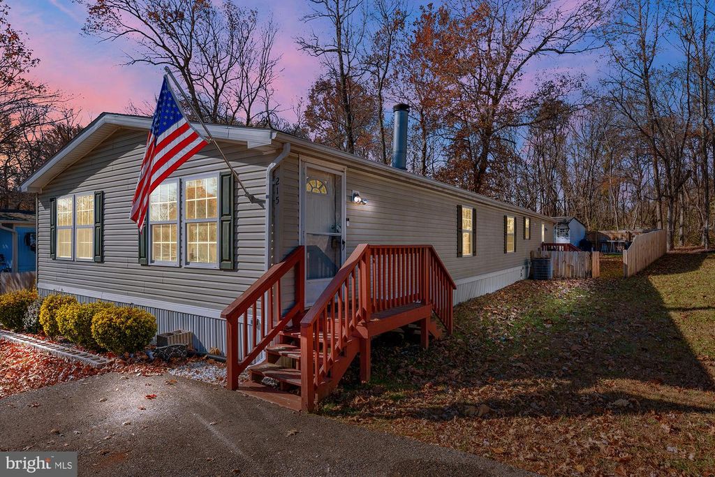 215 JAGUAR DR, Lothian, MD 20711