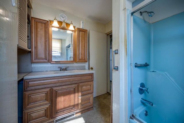 1315 W Court Street, Janesville, WI 53548