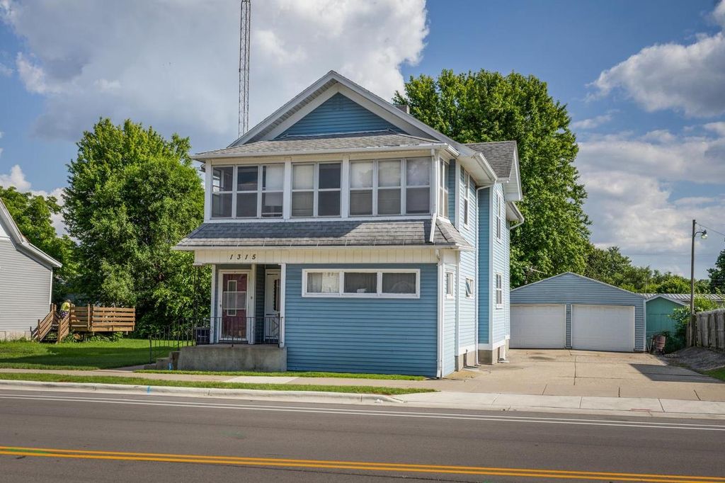1315 W Court Street, Janesville, WI 53548