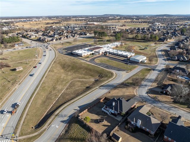 4107 W Worthington Drive, Rogers, AR 72758