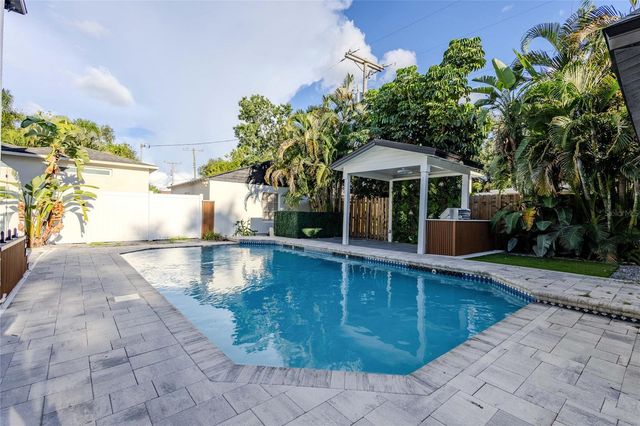 2802 W MORRISON AVENUE, Tampa, FL 33629