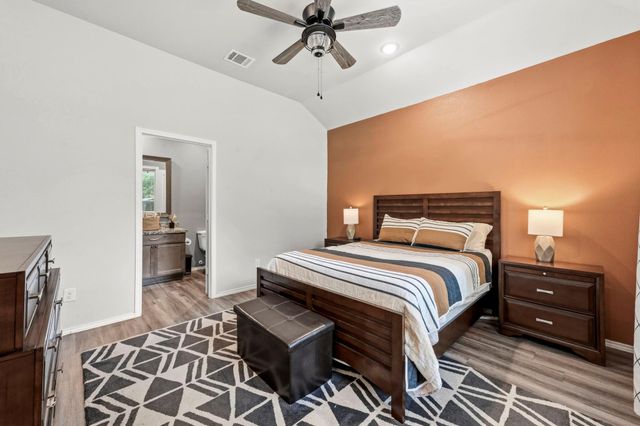 123 Town And Country Road, Huntsville, TX 77320