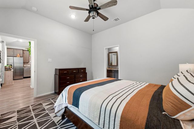 123 Town And Country Road, Huntsville, TX 77320