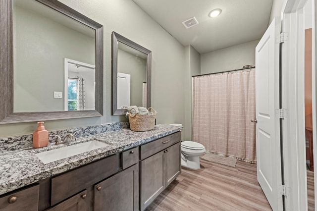 123 Town And Country Road, Huntsville, TX 77320