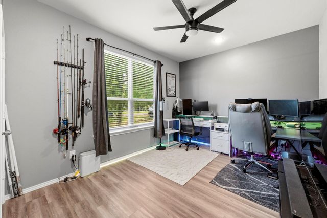 123 Town And Country Road, Huntsville, TX 77320