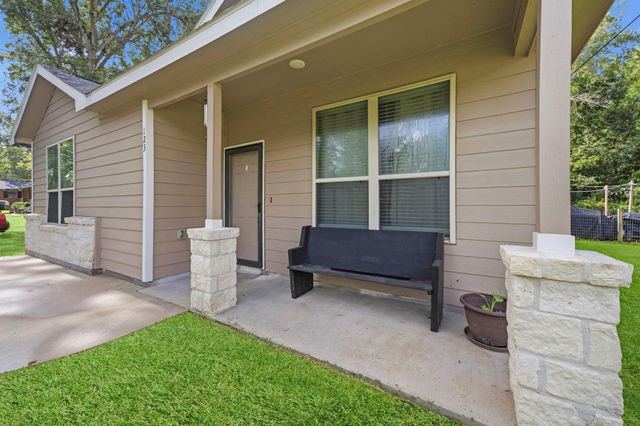 123 Town And Country Road, Huntsville, TX 77320