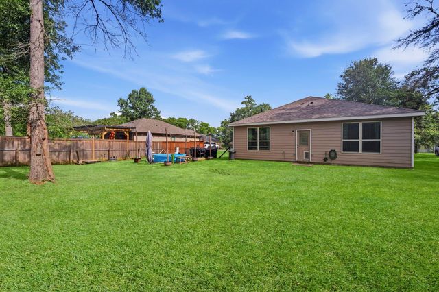 123 Town And Country Road, Huntsville, TX 77320