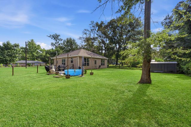 123 Town And Country Road, Huntsville, TX 77320