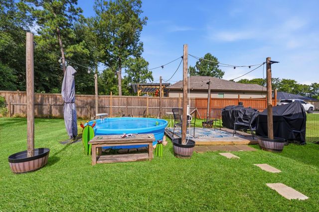 123 Town And Country Road, Huntsville, TX 77320