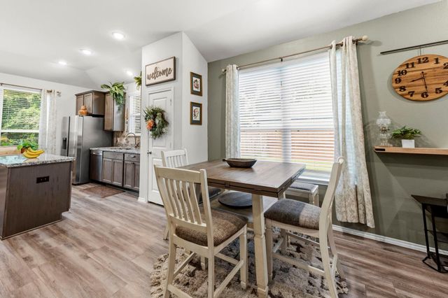 123 Town And Country Road, Huntsville, TX 77320