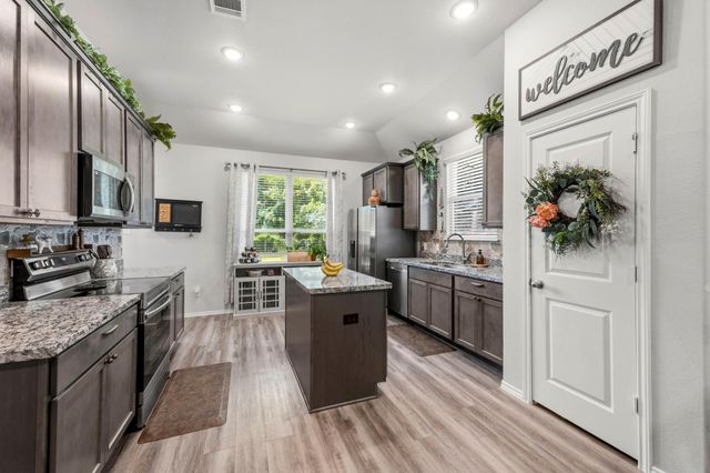 123 Town And Country Road, Huntsville, TX 77320