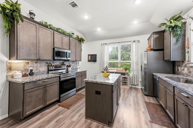 123 Town And Country Road, Huntsville, TX 77320