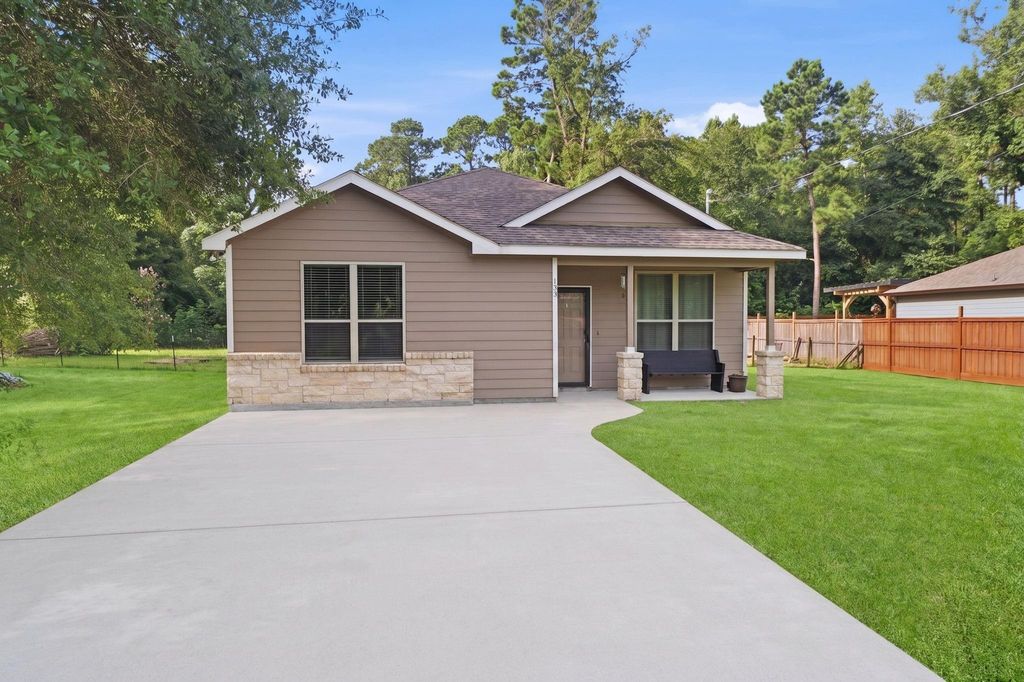 123 Town And Country Road, Huntsville, TX 77320