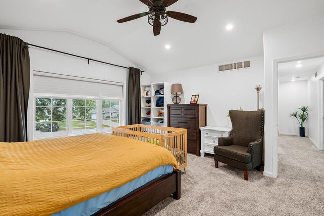 165 E Golden LANE, Oak Creek, WI 53154