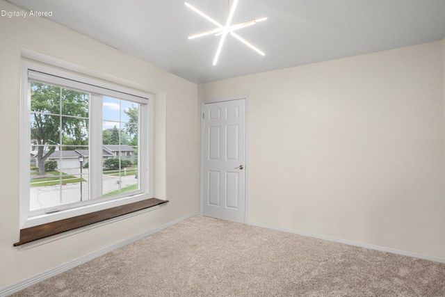 165 E Golden LANE, Oak Creek, WI 53154