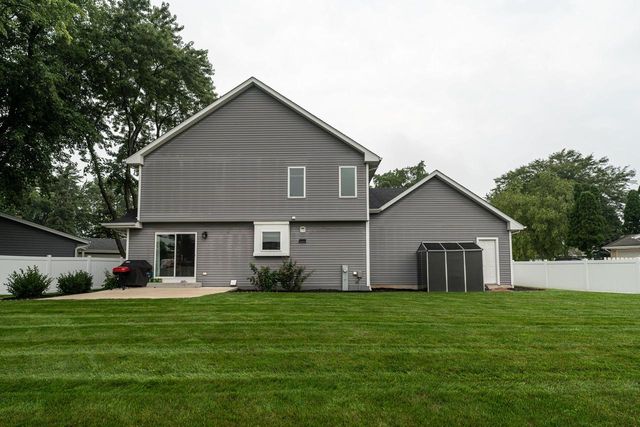 165 E Golden LANE, Oak Creek, WI 53154