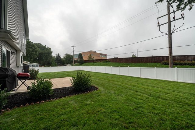 165 E Golden LANE, Oak Creek, WI 53154