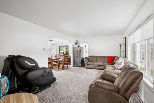 165 E Golden LANE, Oak Creek, WI 53154
