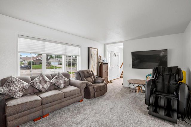 165 E Golden LANE, Oak Creek, WI 53154