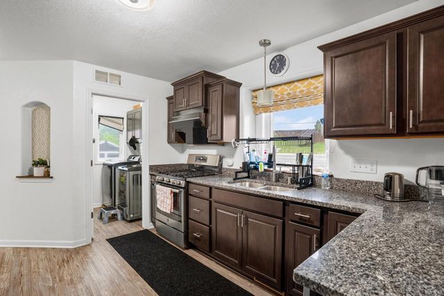 165 E Golden LANE, Oak Creek, WI 53154