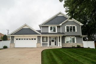 165 E Golden LANE, Oak Creek, WI 53154