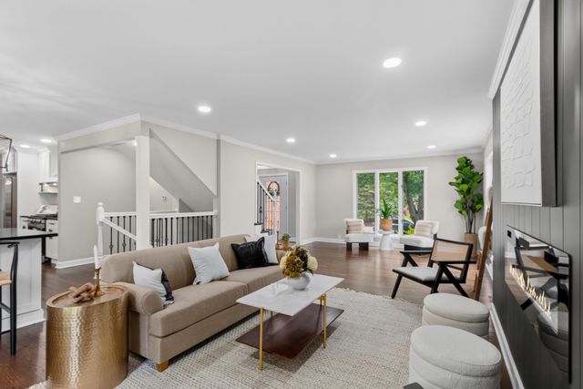 3807 Waxwing Court, Valparaiso, IN 46383