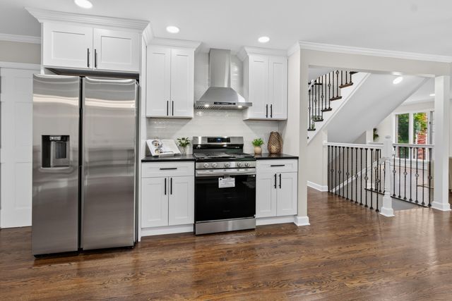 3807 Waxwing Court, Valparaiso, IN 46383