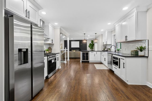 3807 Waxwing Court, Valparaiso, IN 46383
