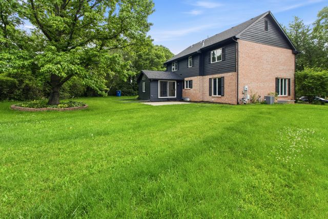 3807 Waxwing Court, Valparaiso, IN 46383
