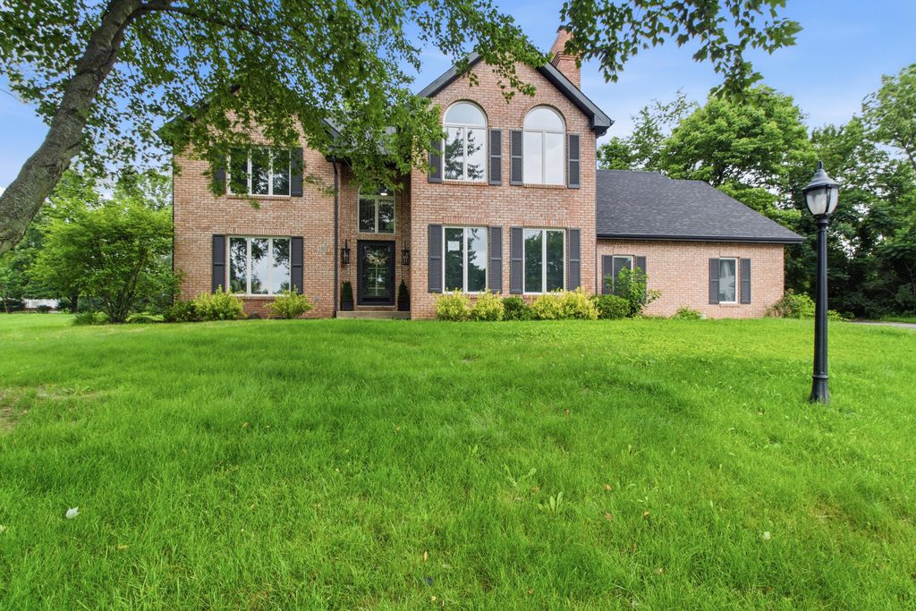 3807 Waxwing Court, Valparaiso, IN 46383