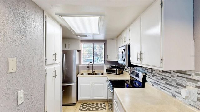 623 SAINT JOHNS COURT 623, Winter Park, FL 32792