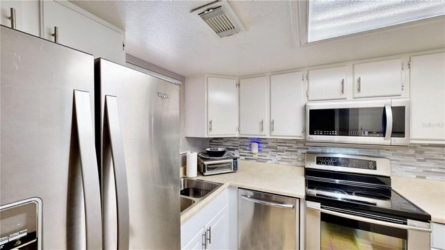 623 SAINT JOHNS COURT 623, Winter Park, FL 32792