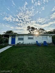 3323 Guilford CT, Naples, FL 34112