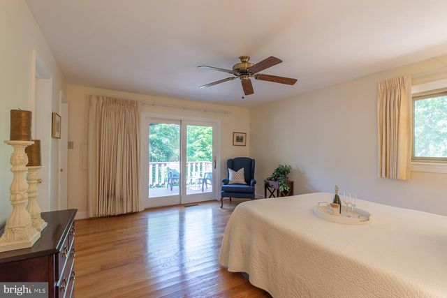 7041 CINDY LN, Annandale, VA 22003
