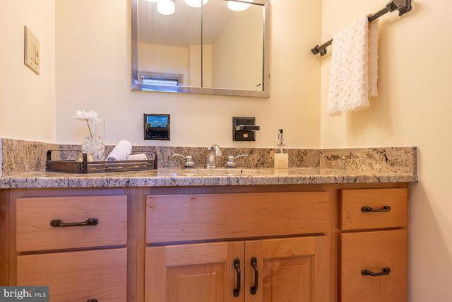7041 CINDY LN, Annandale, VA 22003