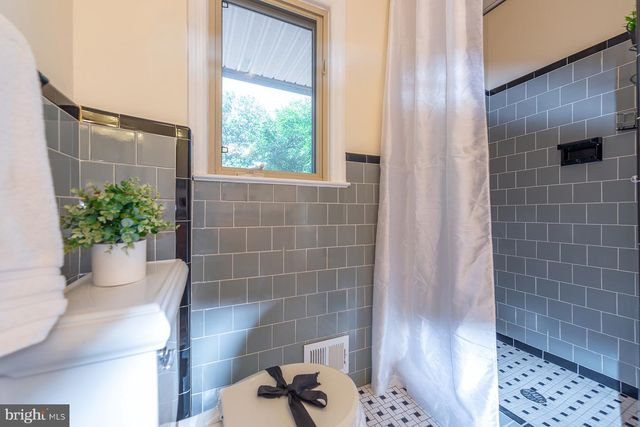 7041 CINDY LN, Annandale, VA 22003