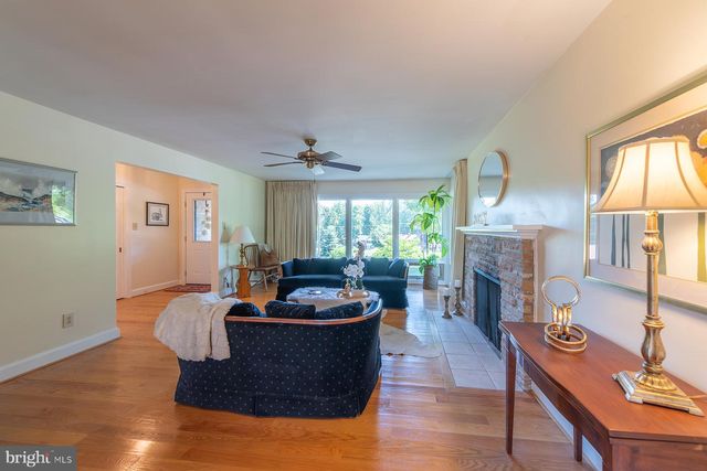 7041 CINDY LN, Annandale, VA 22003