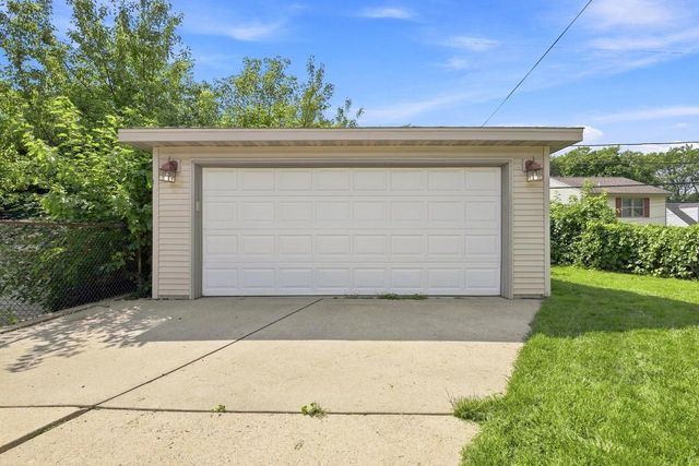 831 S 110th STREET, West Allis, WI 53214