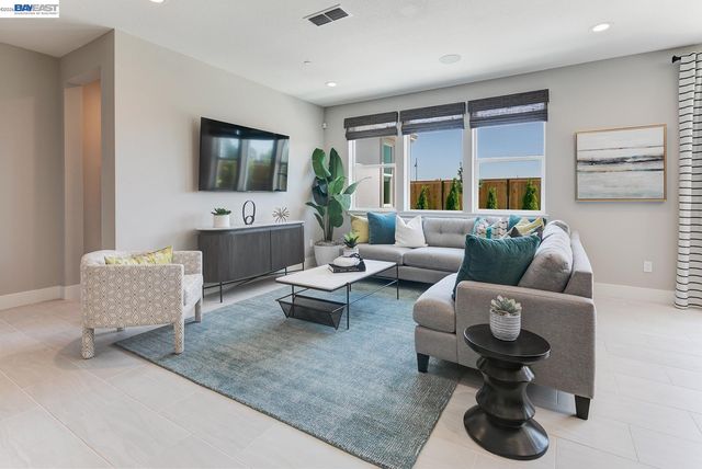 1312 Parkcrest Circle, Manteca, CA 95336