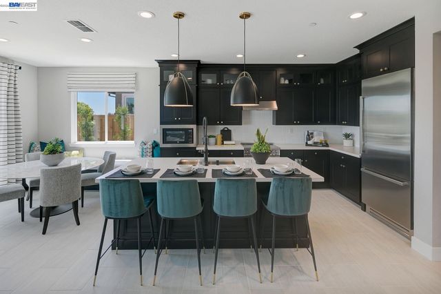 1312 Parkcrest Circle, Manteca, CA 95336