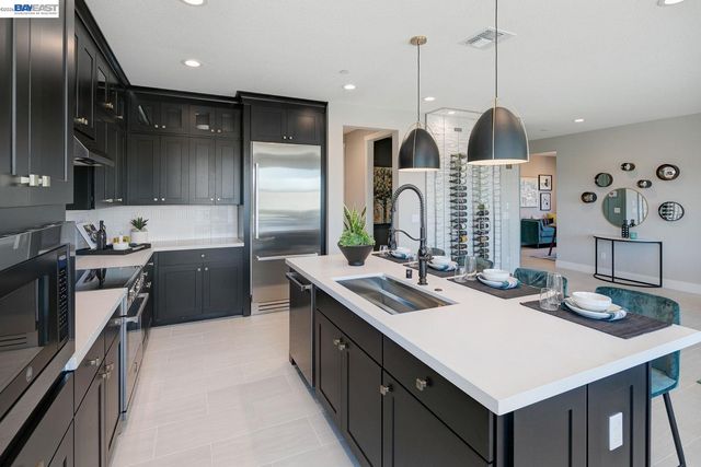 1312 Parkcrest Circle, Manteca, CA 95336