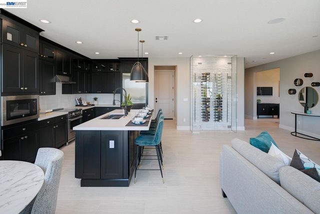 1312 Parkcrest Circle, Manteca, CA 95336