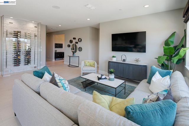 1312 Parkcrest Circle, Manteca, CA 95336