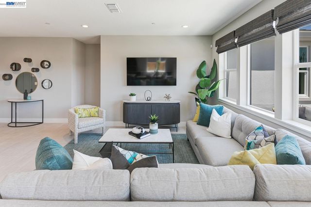 1312 Parkcrest Circle, Manteca, CA 95336