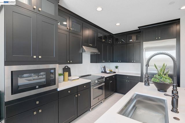 1312 Parkcrest Circle, Manteca, CA 95336